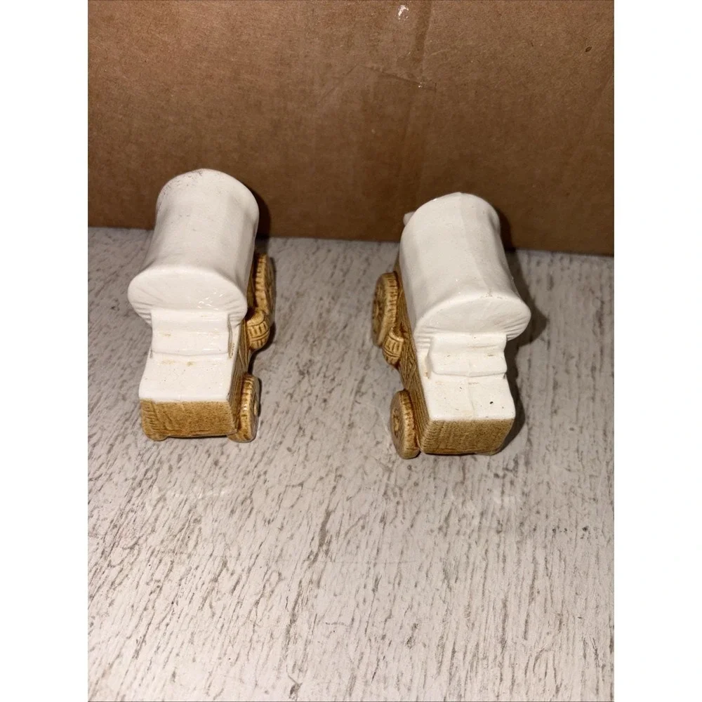 Vintage Covered Wagon Salt And Pepper Shakers Made In Japan Victoria Ceramics